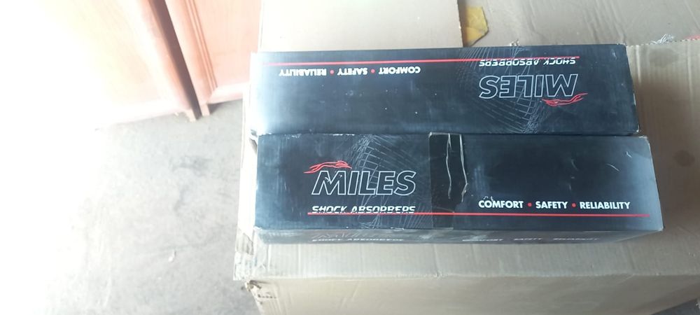 Продам задние амортизаторы