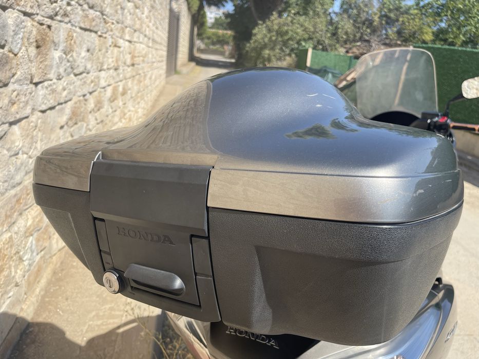 Honda FJS600A скутер 2011г