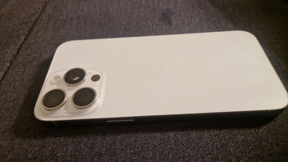 Vând iphone 15 pro max