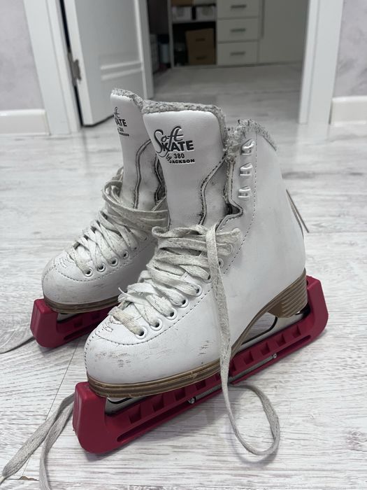 Профециональные коньки для фигурного катания