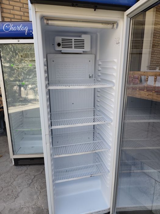 Продается холодильник витрина UGUR