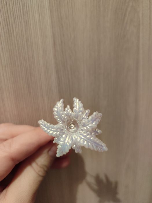 Продам декоративные белые шпильки