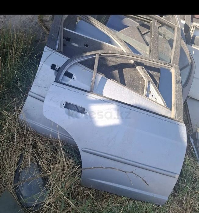 Продам задняю правую дверь