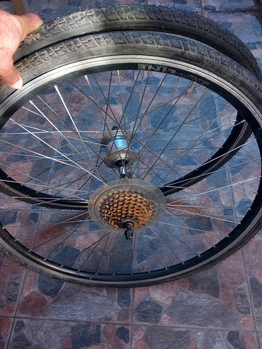Vând două roți bicicletă pe 28 inch!