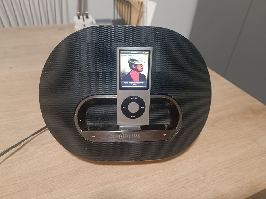 Boxă Philips DS3100/12 + iPod 8GB – Sunet puternic, design premium