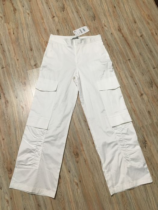 Pantaloni albi stil Cargo Zara