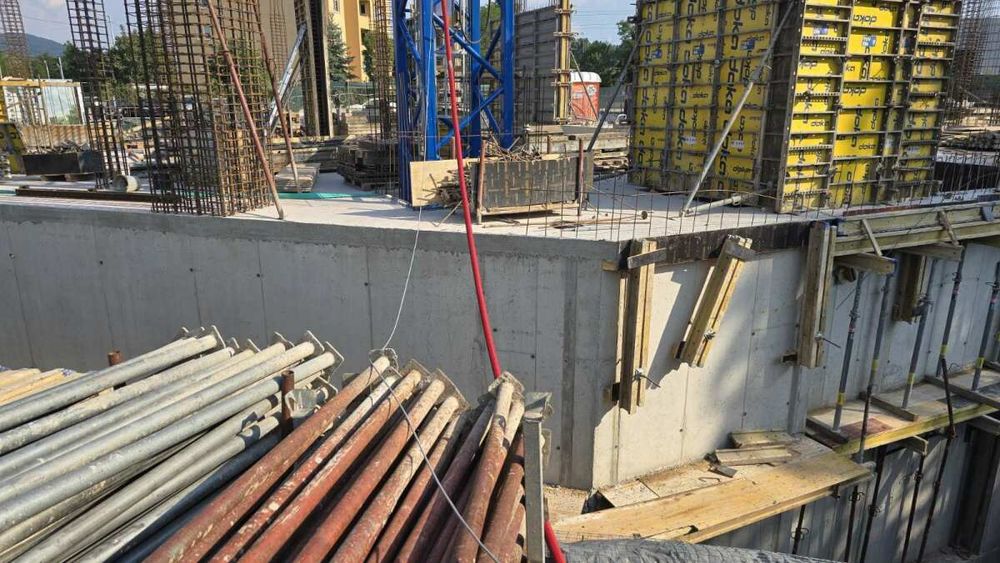 Тристаен апартамент в Дианабад