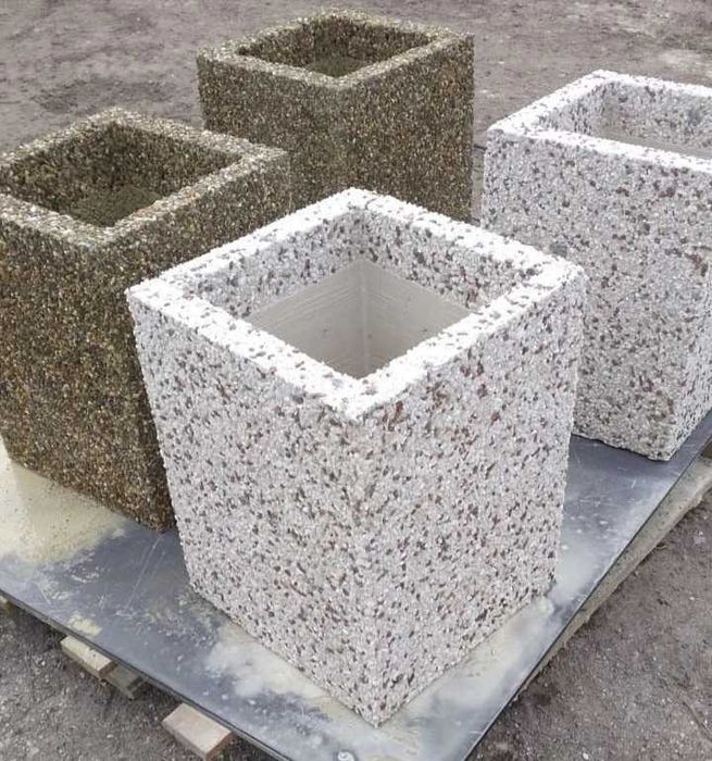 Ofer spre vânzare Ghivece și Jardiniere