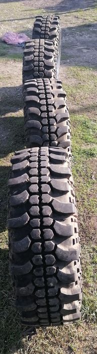 Vând patru jante cu cauciucuri