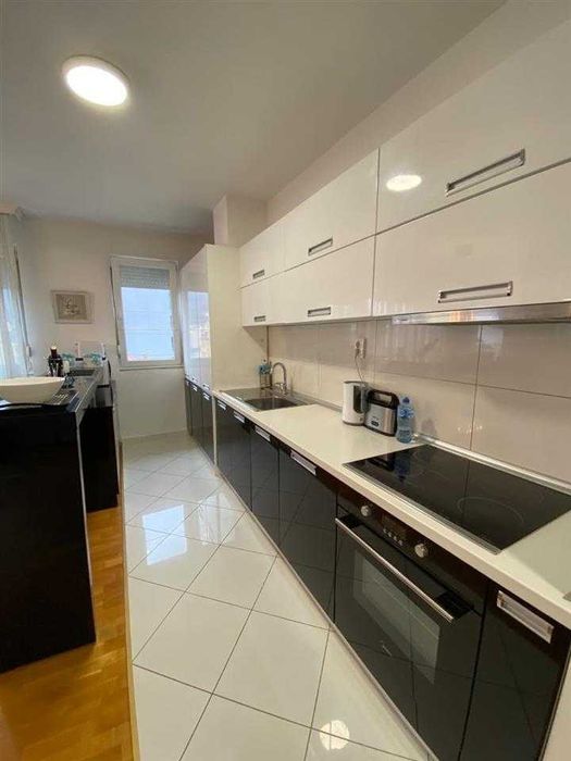 Дава се под наем Двустаен апартамент в Бургас, Възраждане - 56 кв.м за 219.3 € - Снимка #2