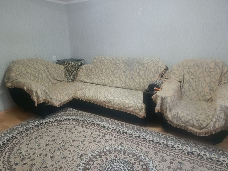 Отдам бесплатно диван с креслом