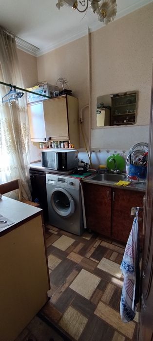 Юнусабад-18  1 ком, 3 этаж, кирпич. дом галерейного типа