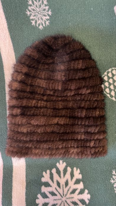 Женская шапка и брюки