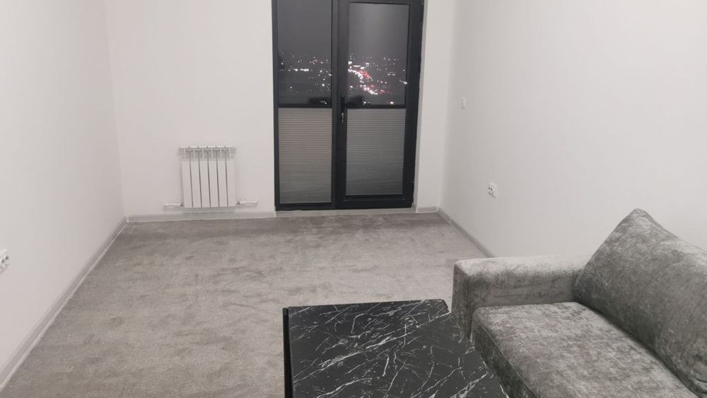 Ўўрикзор бозор ёнида 2-хонали янги ремонт ва янги мебель техникали уй