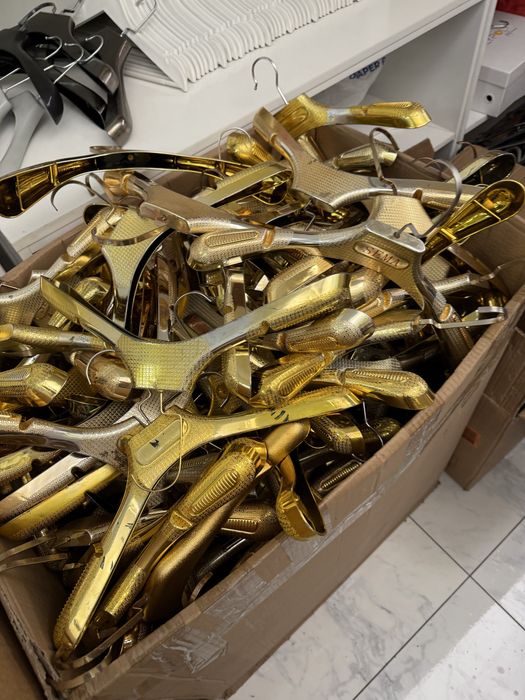 Продам вешалки, количество есть