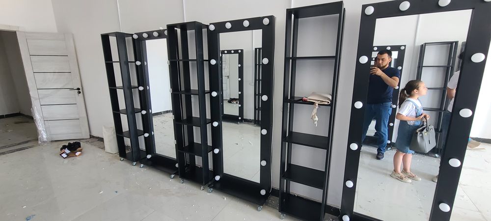Полки Витринные для салона красоты