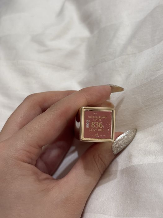 Помада Estee Lauder