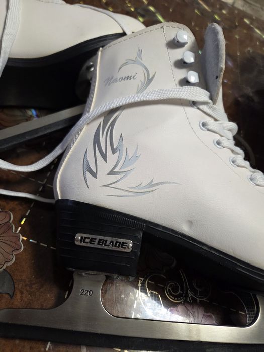 Продам коньки с чехлом