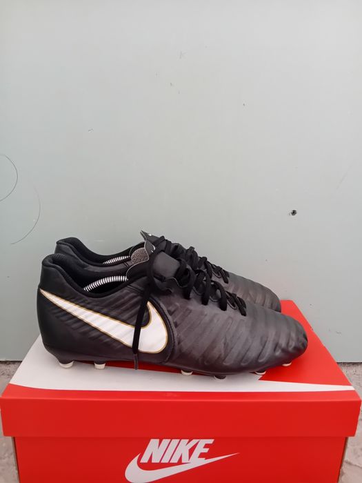 Ghete de fotbal NIKE TIEMPO