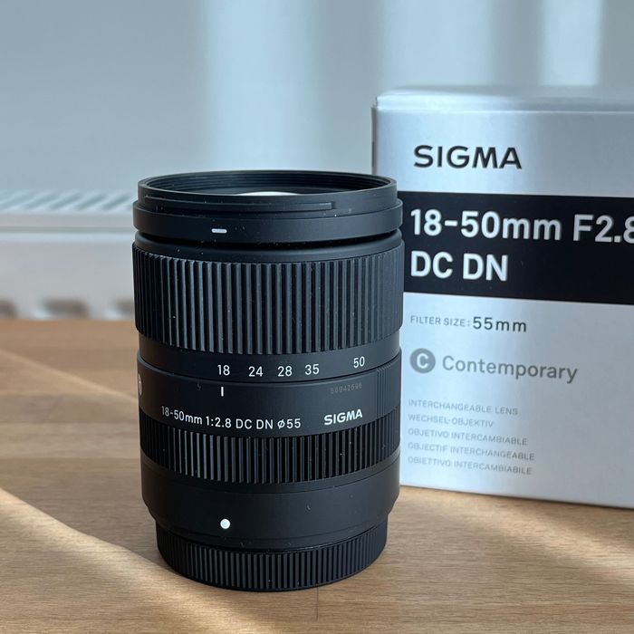 Obiectiv Sigma 18-50 mm f2.8 constant pentru Fujfilm, ca nou, la cutie