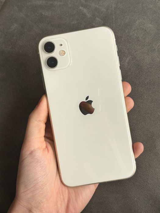 iPhone 11 128 GB бял