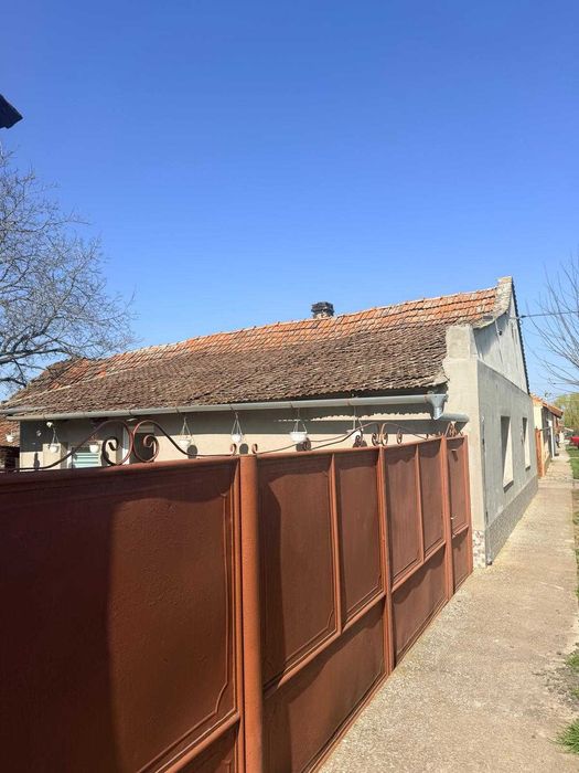 Casă de vânzare în comuna Cărpiniș 0730491998