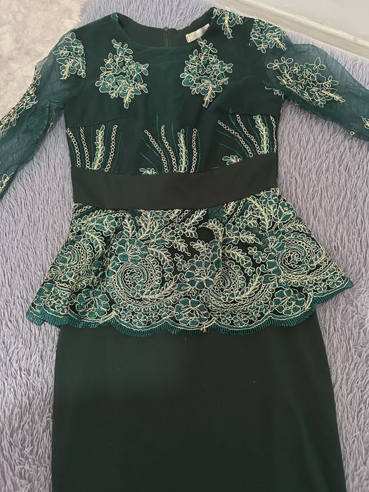 Продаеться 2 платья