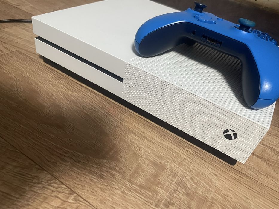 Xbox One s продам