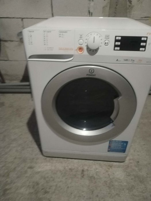 Vând mașină de spălat cu uscător