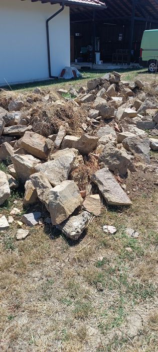 Дялан камък с лице