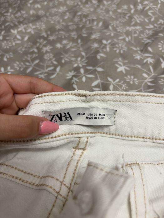 Бели мъжки дънки ZARA – Distressed модел с графики (Размер 46)