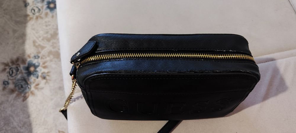 Чанта на Guess ...