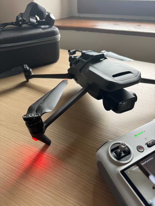 Drona DJI Mavic 3 Classic zburata max 30 min