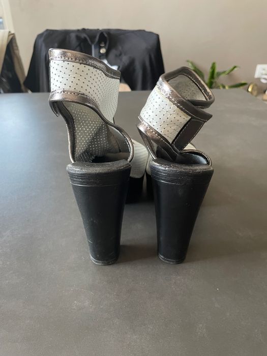 Продавам дамски обувки