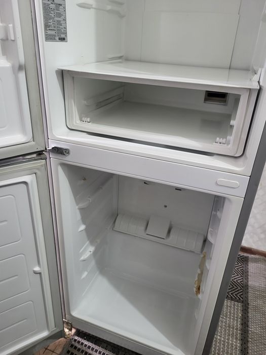 Холодильник LG в хорошем состояний