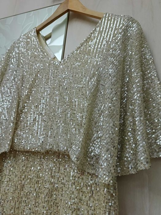 Продам платье праздничное