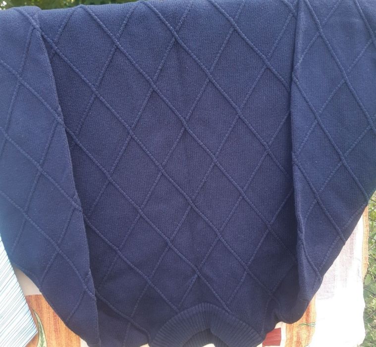 Продам жилетки и свитера для мальчика