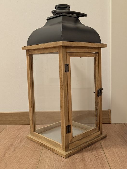 Felinar din lemn 22x22x47.     8 buc