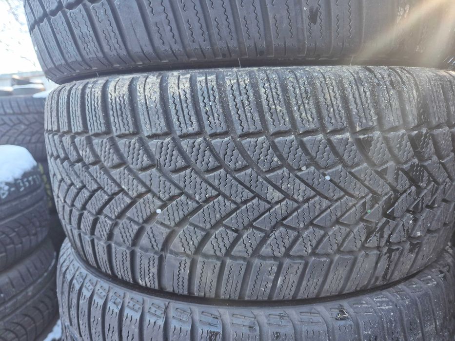 2 Anvelope de IARNA - 225/40/18 - BRIDGESTONE - CA UNELE NOI DOT 2023