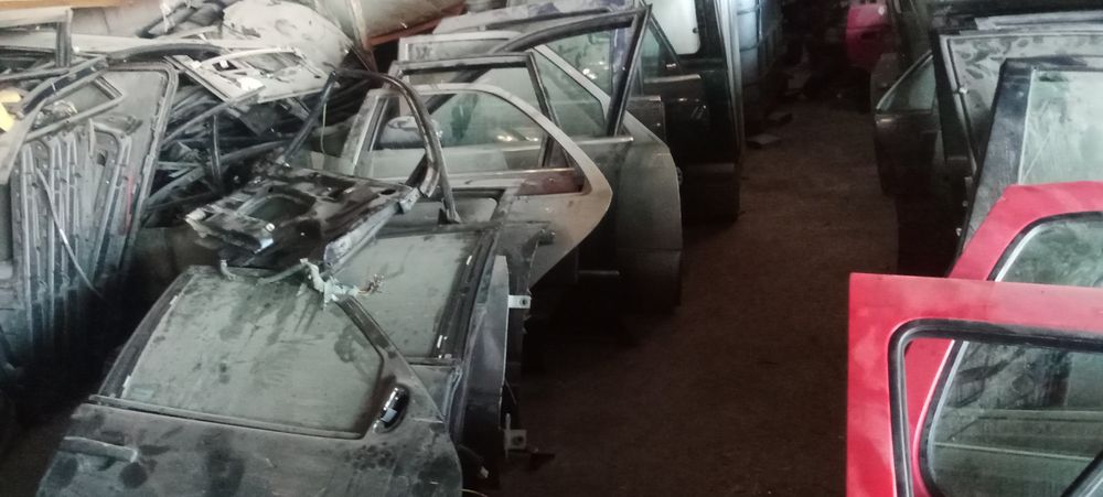 Авто Разбор Мерседес 124 капоты.