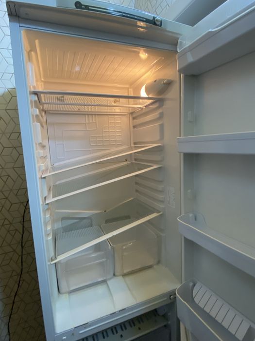 Холодильник Indesit 185 см - отлично морозит