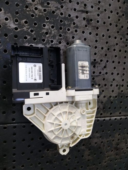 Motoras macara dreapta fata seat altea 5p 981621101 7746005801 1k0959792d 5p0837402a