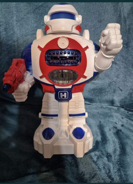 Robot cu telecomanda nou și robot pe baterii