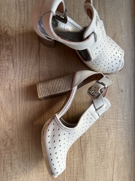 Sandale de piele mar 37