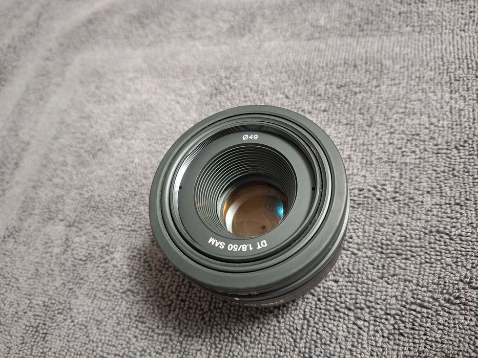 Obiectiv pentru portrete DT F1,8 SAM 49 model SAL50F18
