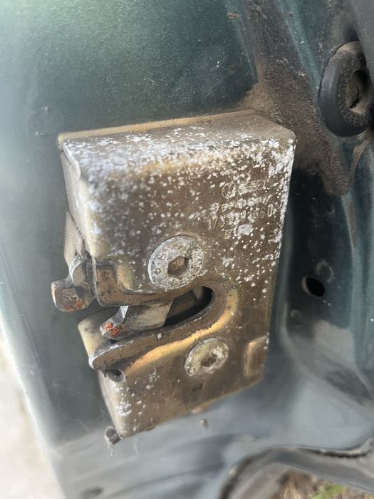 Продам Двери Ауди 80 В 2