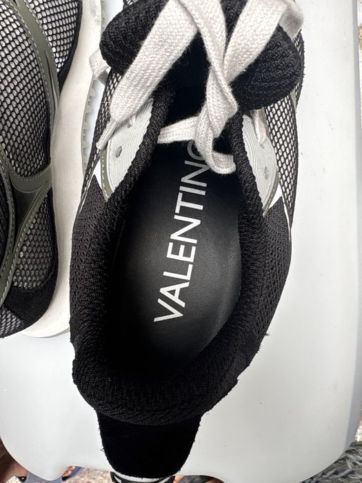 Adidasi Valentino