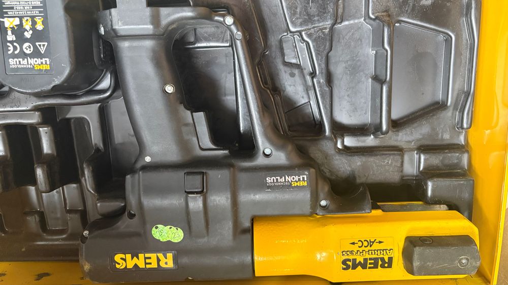 Rems акумулаторна преса