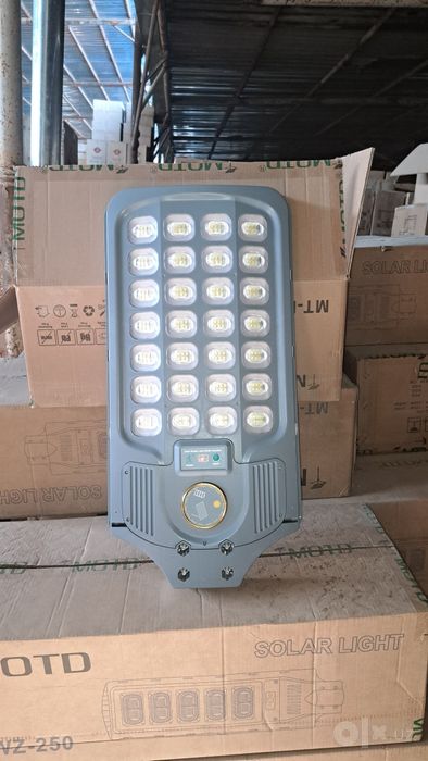 LED прожектор с сонечной панелю