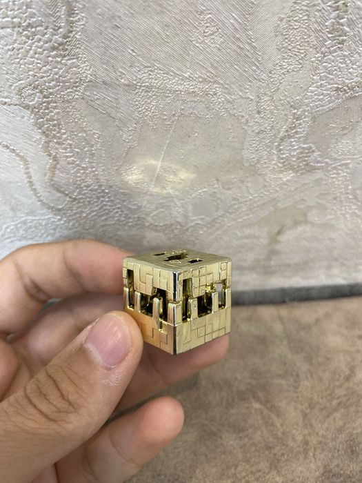 Продается золотой блок с kinder joy